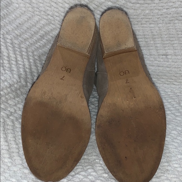 Urban Outfitters Stacked Heel Ankle Bootie - Picture 8 of 8